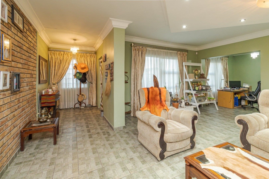 4 Bedroom Property for Sale in Devon Park Western Cape